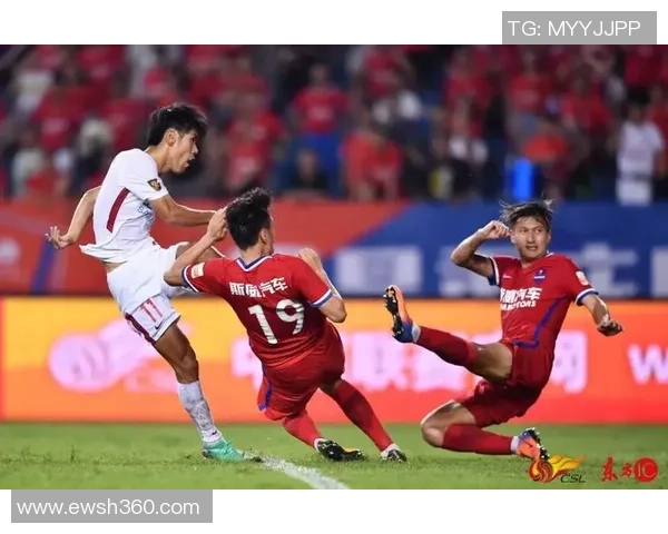 重庆斯威主场迎战上海上港精彩直播全程回顾与分析